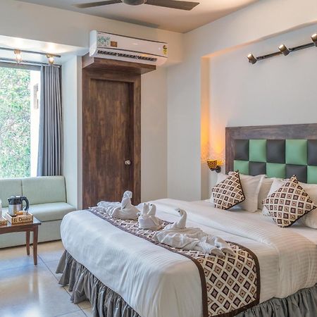 Hotel El Classico Rajkot Esterno foto