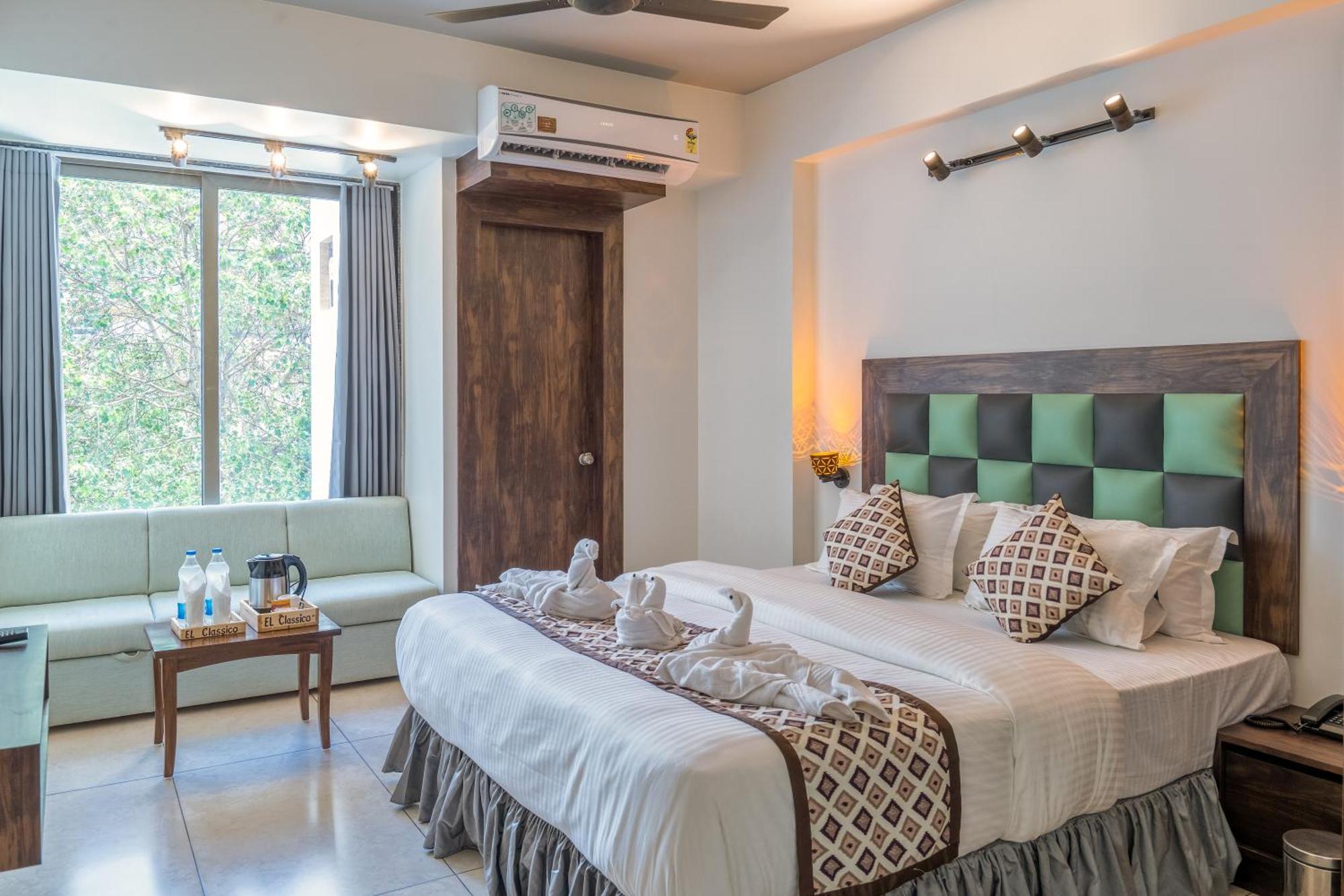 Hotel El Classico Rajkot Esterno foto